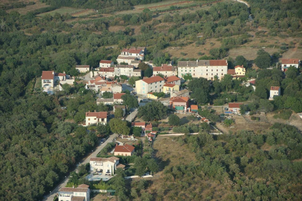 Apartment Parenzana Bibali 65 A 52460-布耶 外观 照片